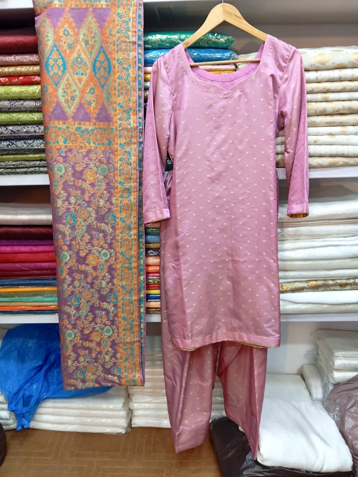 Resham Banarsi with Khimkhab Shawl