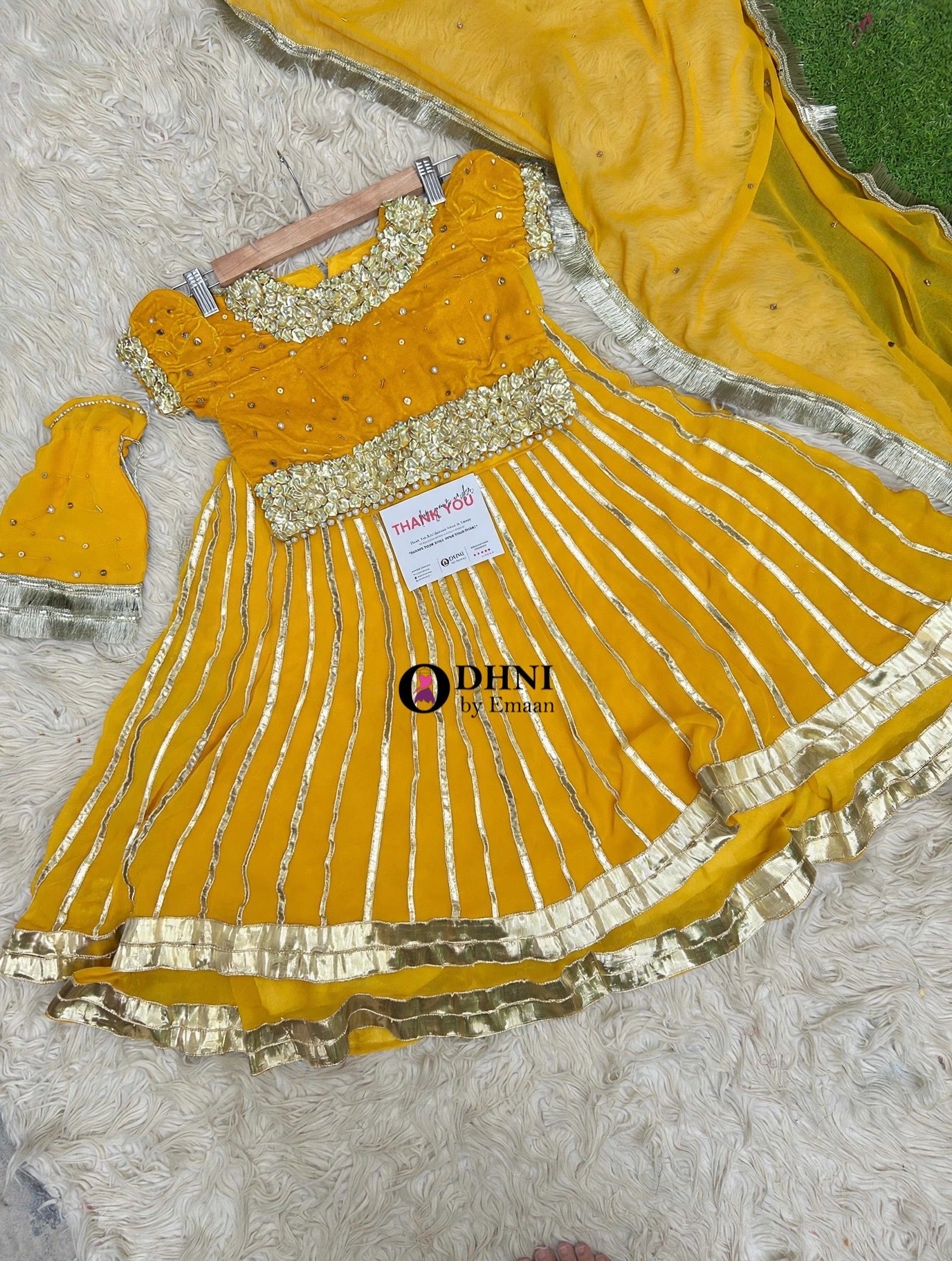 Zahra makhmal moti yellow